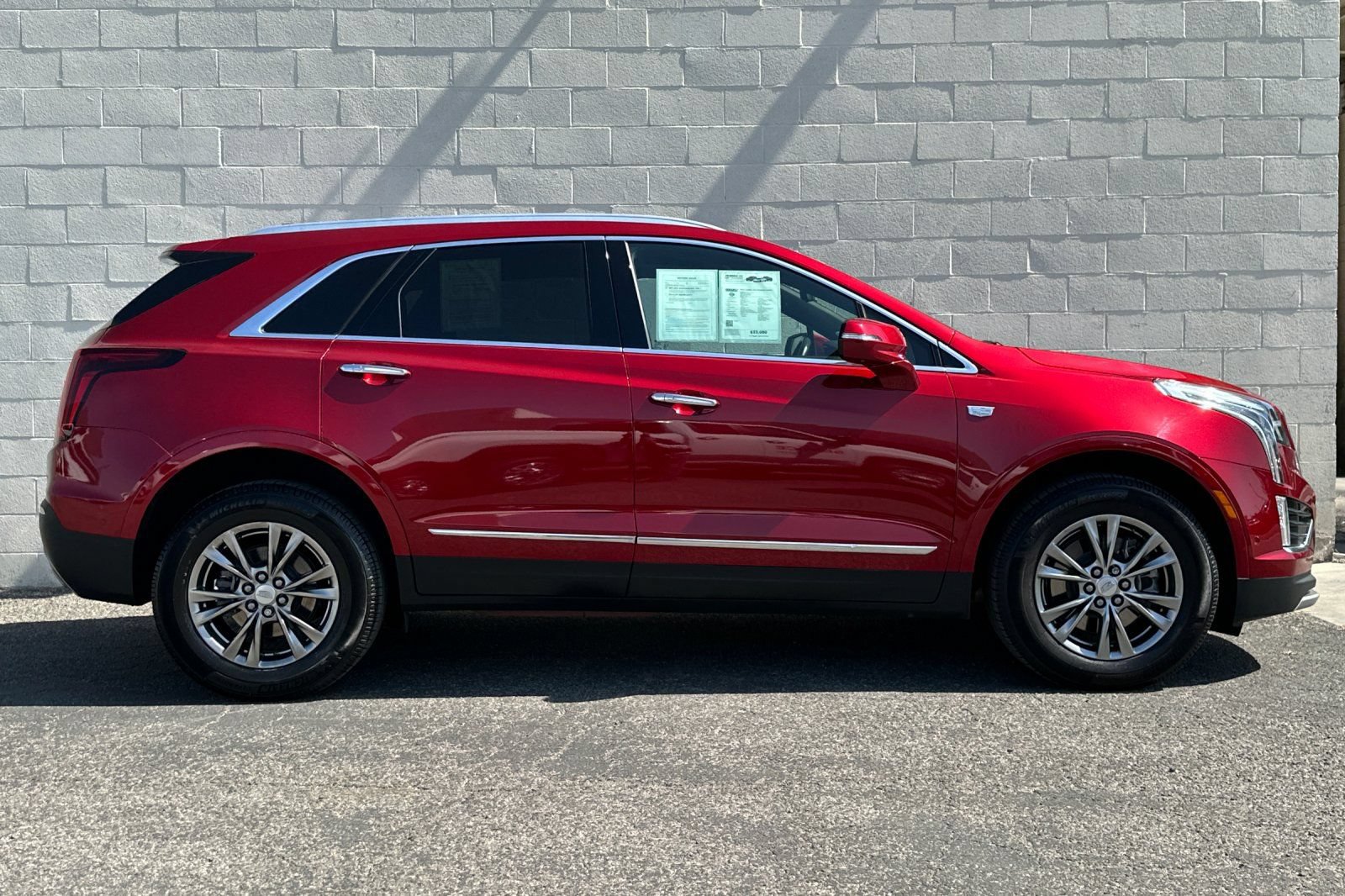 Certified 2023 Cadillac XT5 Premium Luxury w/ Technology Package FWD image 3