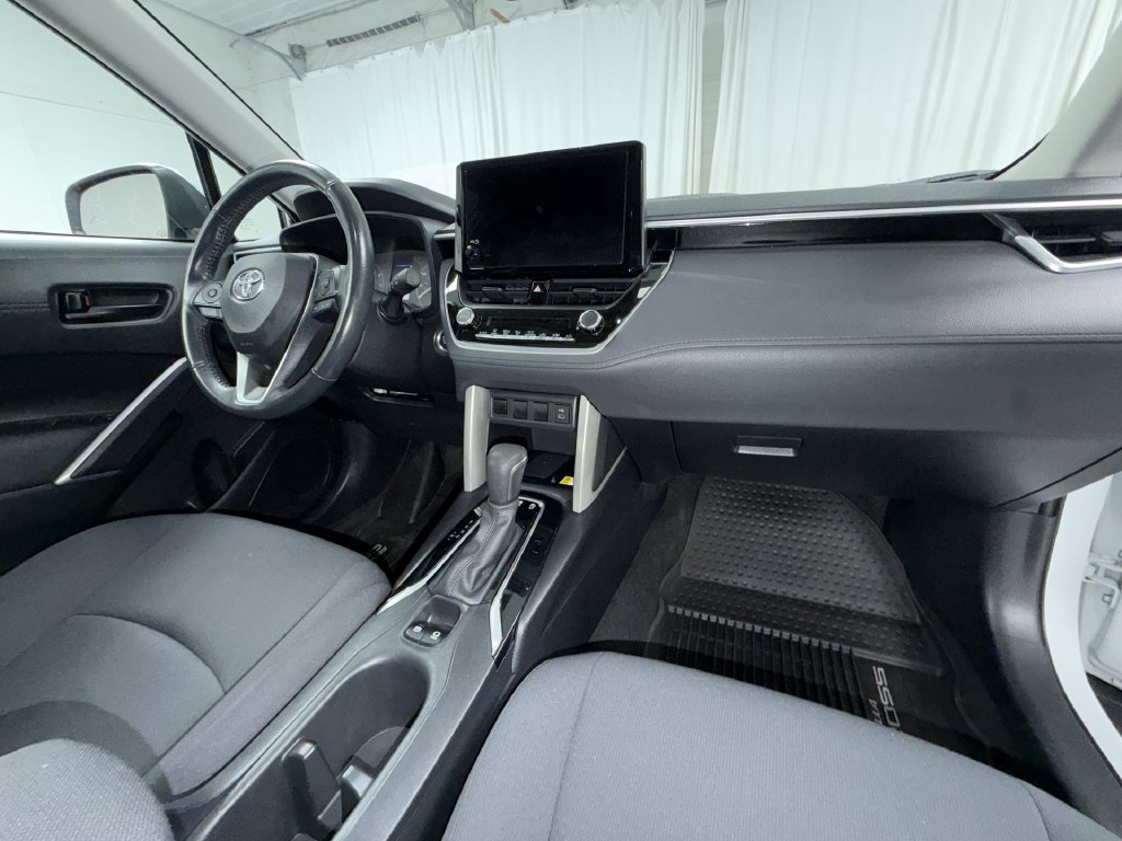Certified 2023 Toyota Corolla Cross LE w/ Moonroof Package AWD/4WD image 19