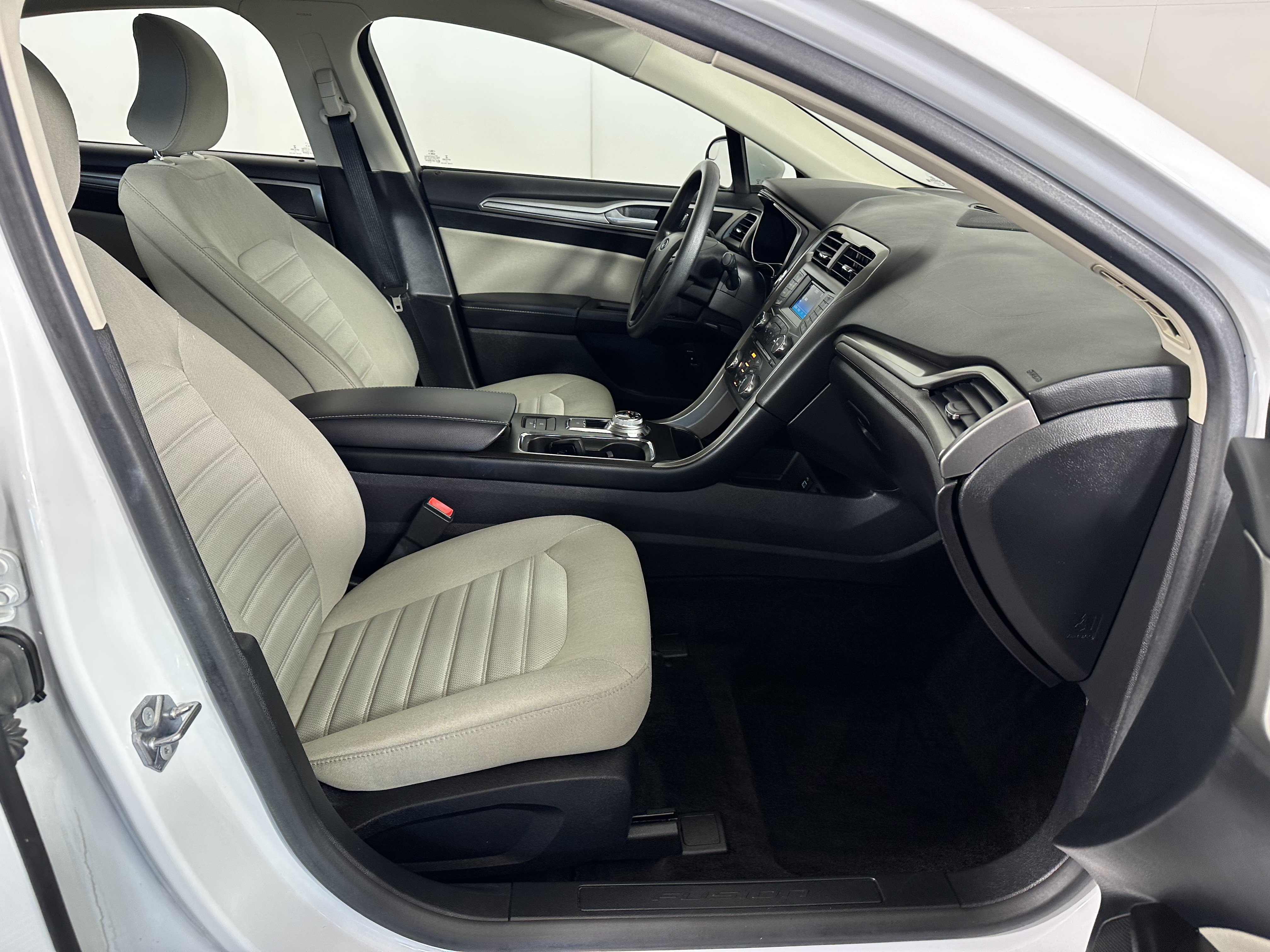 Used 2018 Ford Fusion S FWD image 24