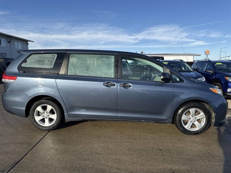 Used 2014 Toyota Sienna L image 9