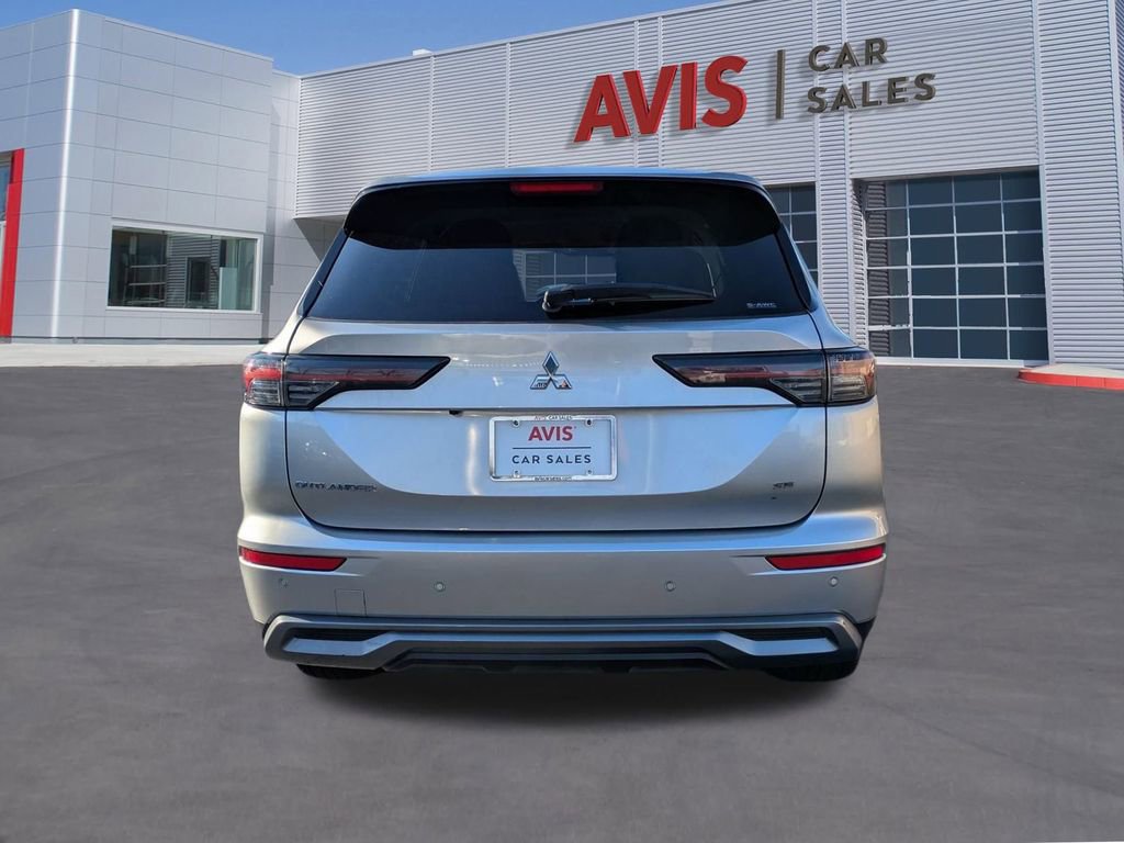 Used 2025 Mitsubishi Outlander SE image 7