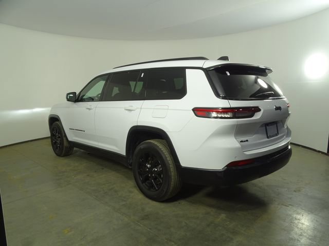 Used 2024 Jeep Grand Cherokee L Laredo image 3