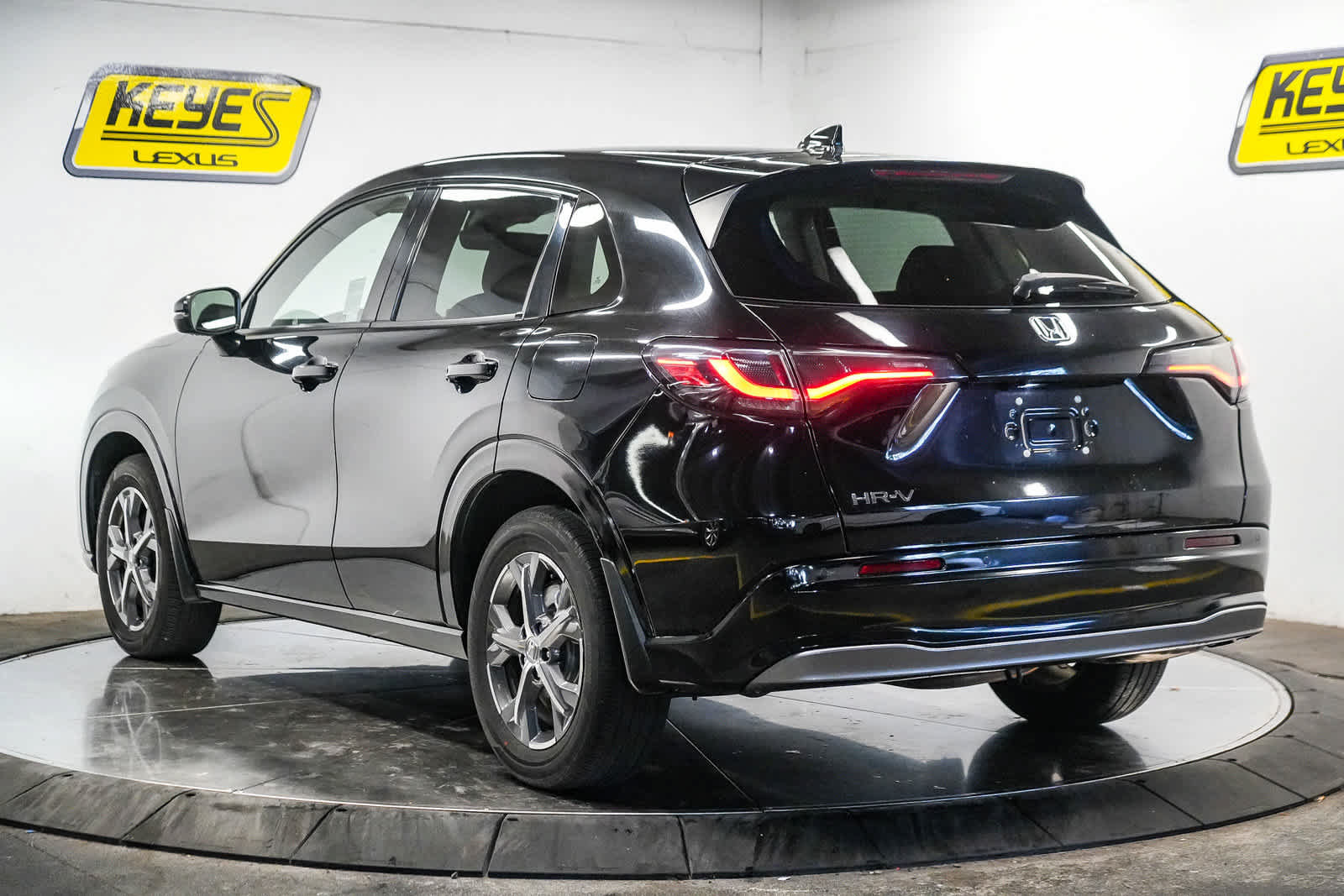 Used 2024 Honda HR-V EX-L image 4