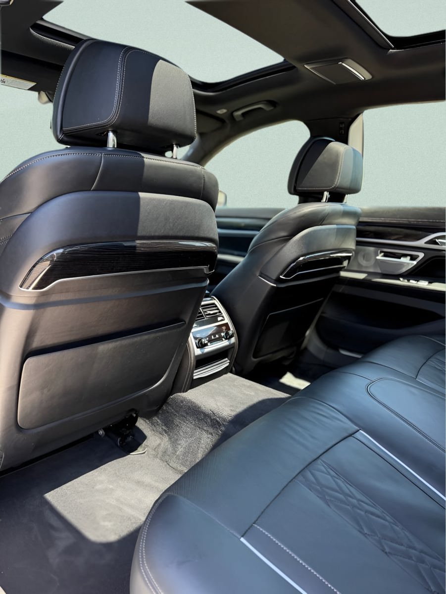Used 2019 BMW 750i xDrive w/ Executive Package AWD/4WD image 14