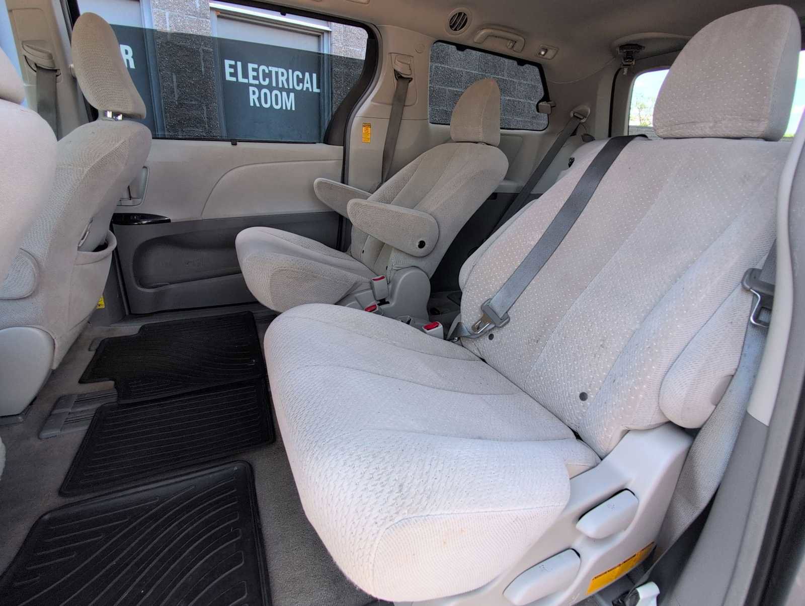 Used 2014 Toyota Sienna LE image 18