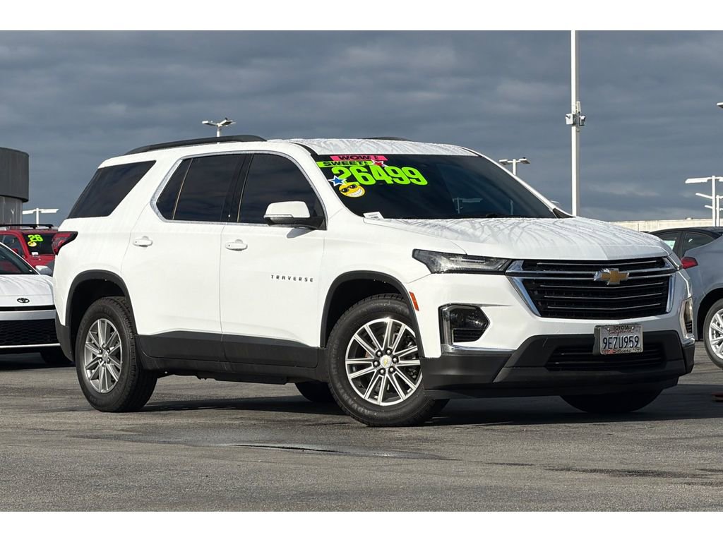 Used 2023 Chevrolet Traverse LT FWD image 2