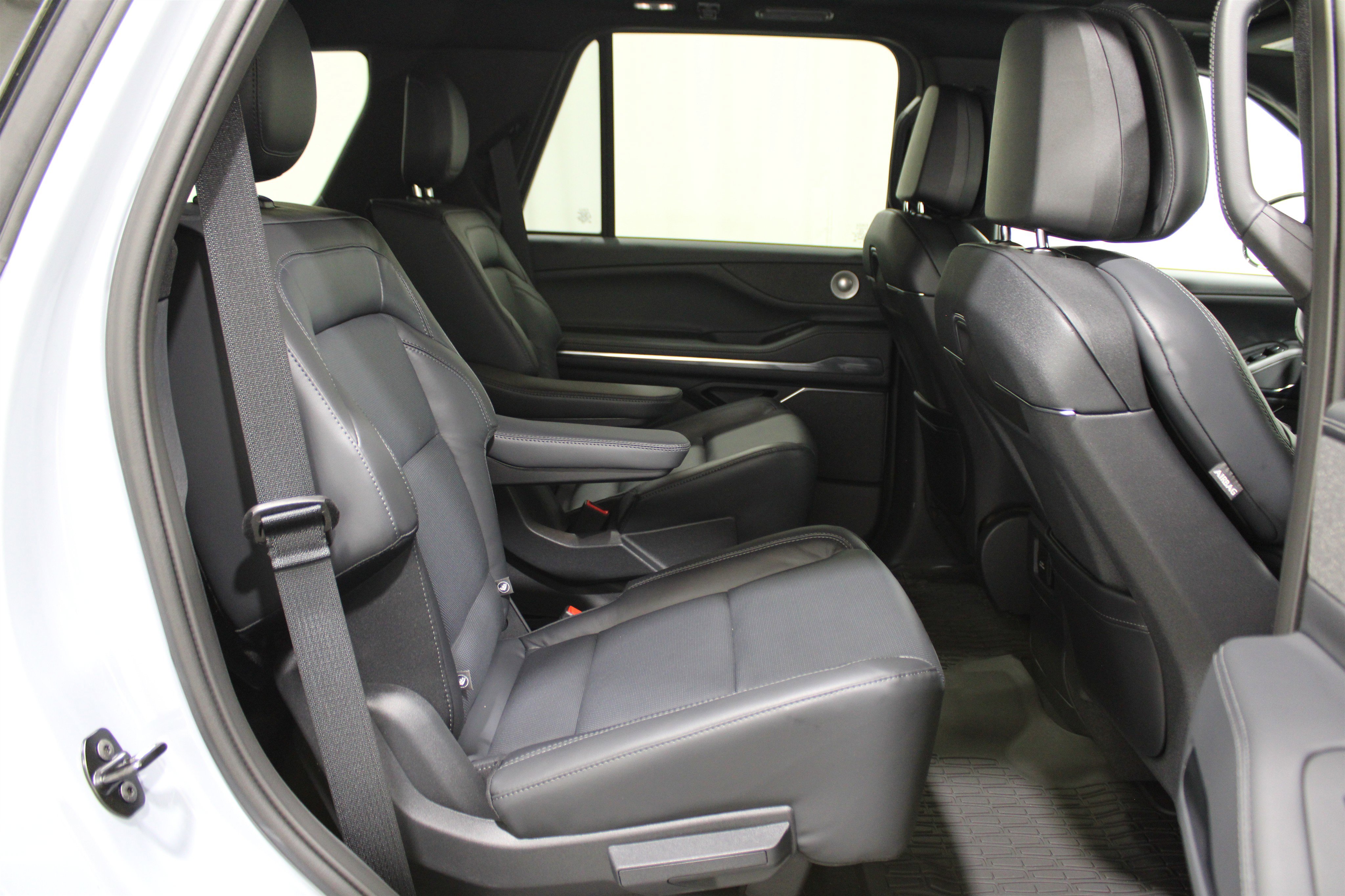 New 2025 Lincoln Navigator Reserve w/ Jet Appearance Package image 29