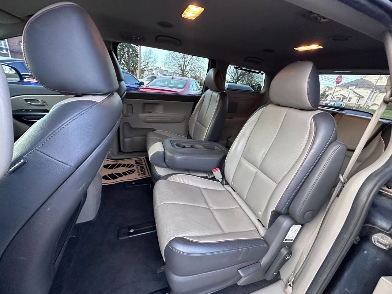 Used 2017 Kia Sedona LX w/ LX Essentials Premium Package image 12