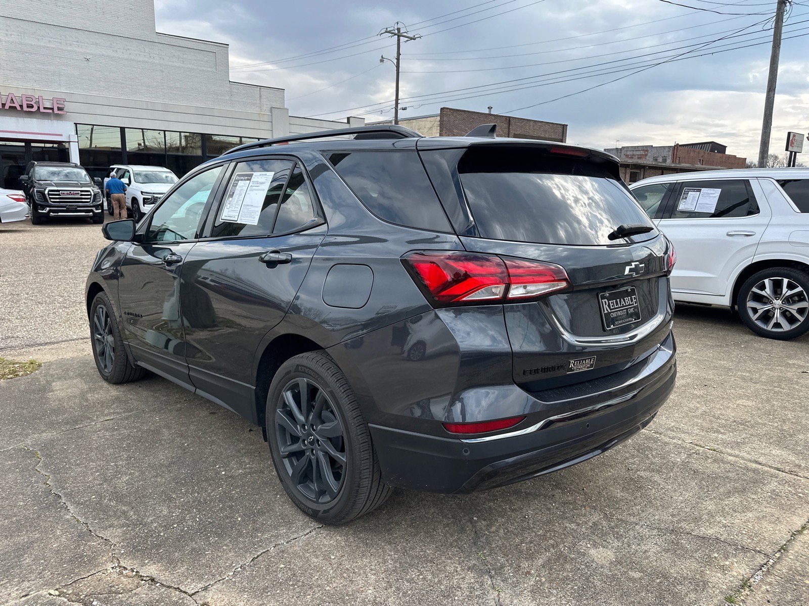 Used 2023 Chevrolet Equinox RS image 4