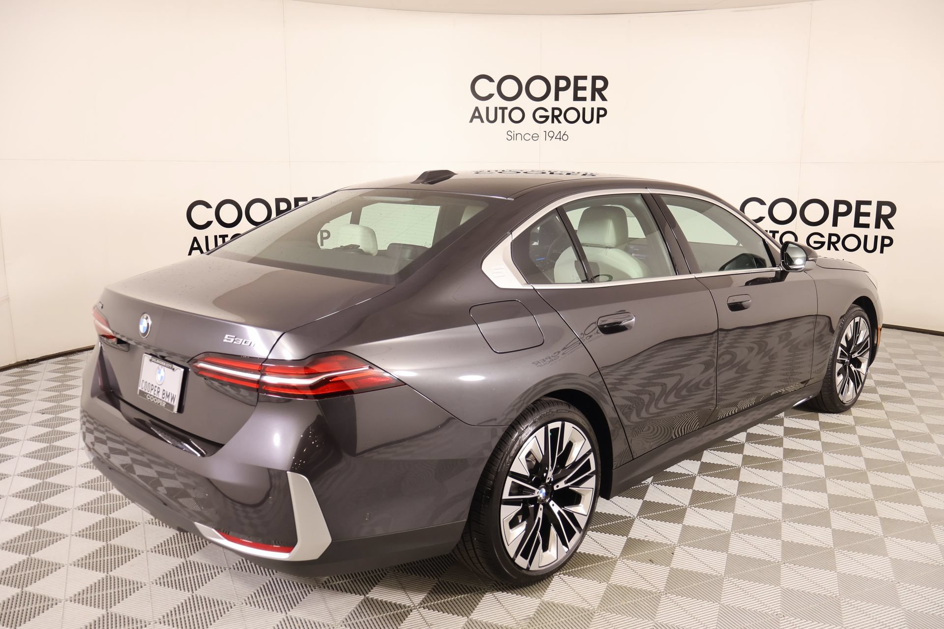 Used 2024 BMW 530i w/ Convenience Package RWD image 22