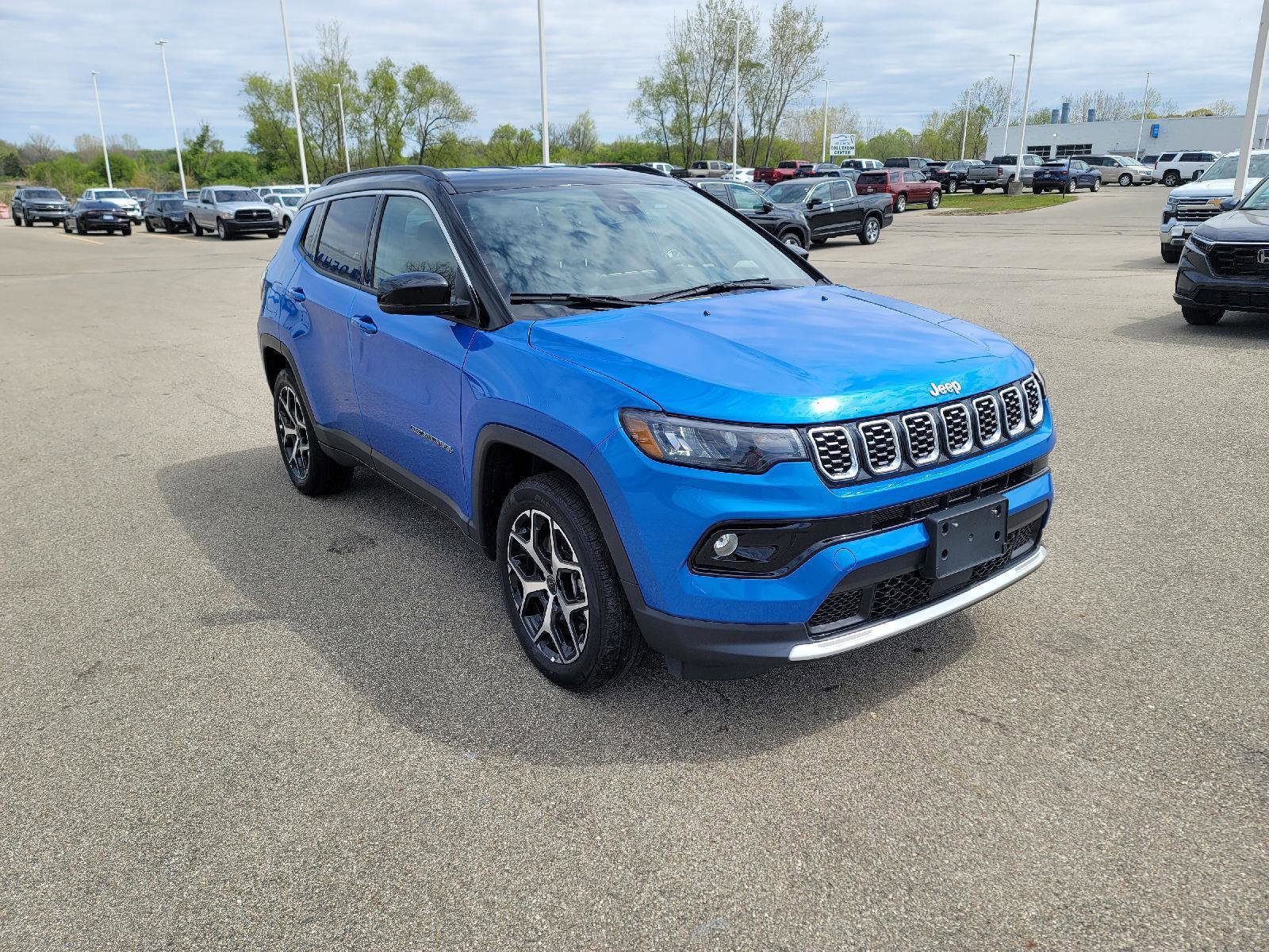 Used 2025 Jeep Compass Limited AWD/4WD image 9