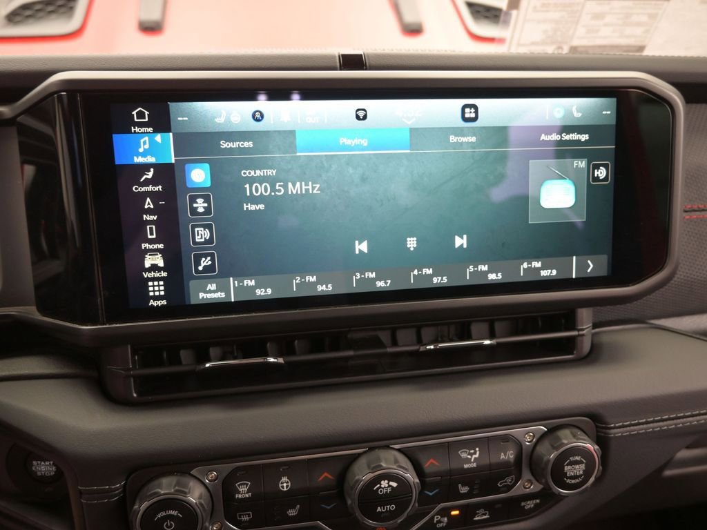 Used 2024 Jeep Gladiator Rubicon AWD/4WD image 34