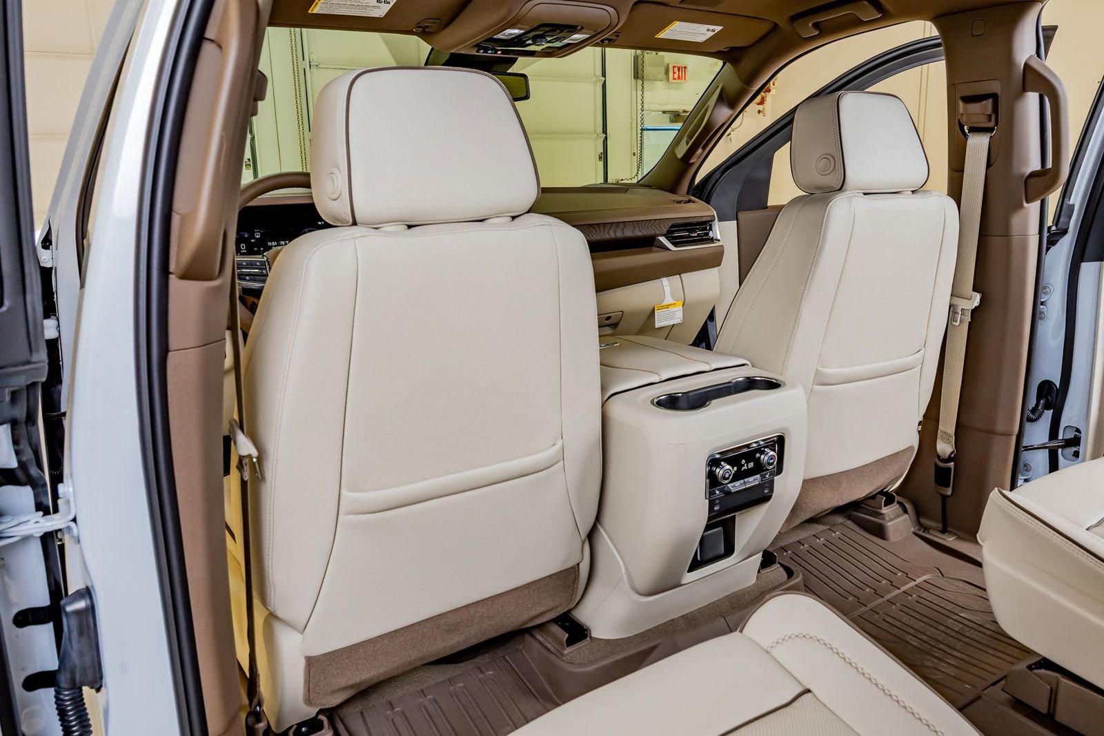 Used 2026 GMC Yukon XL Denali w/ LPO, Floor Liner Package AWD/4WD image 32