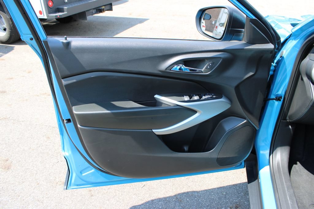 Certified 2025 Chevrolet Trax LS FWD image 6