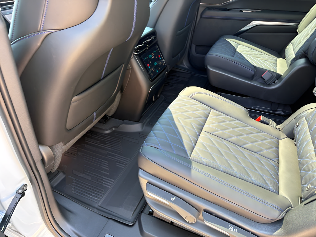 New 2026 Cadillac Escalade IQL Sport 1 w/ LPO, Floor Liner Package AWD/4WD image 35