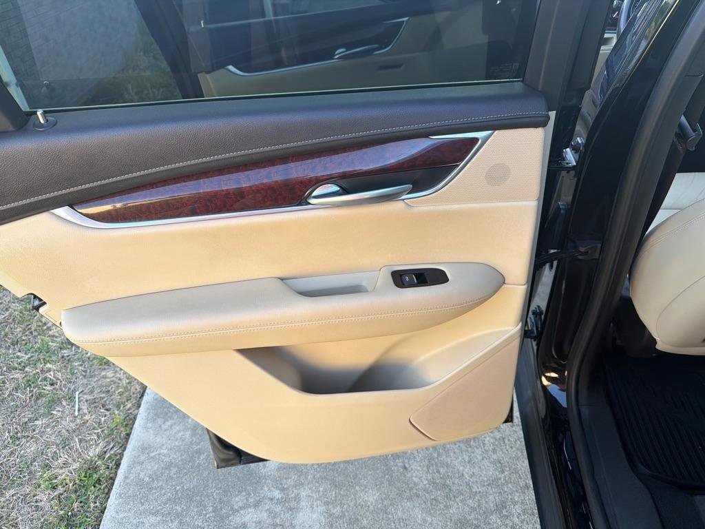 Used 2018 Cadillac XT5 Luxury w/ Driver Awareness Package image 36