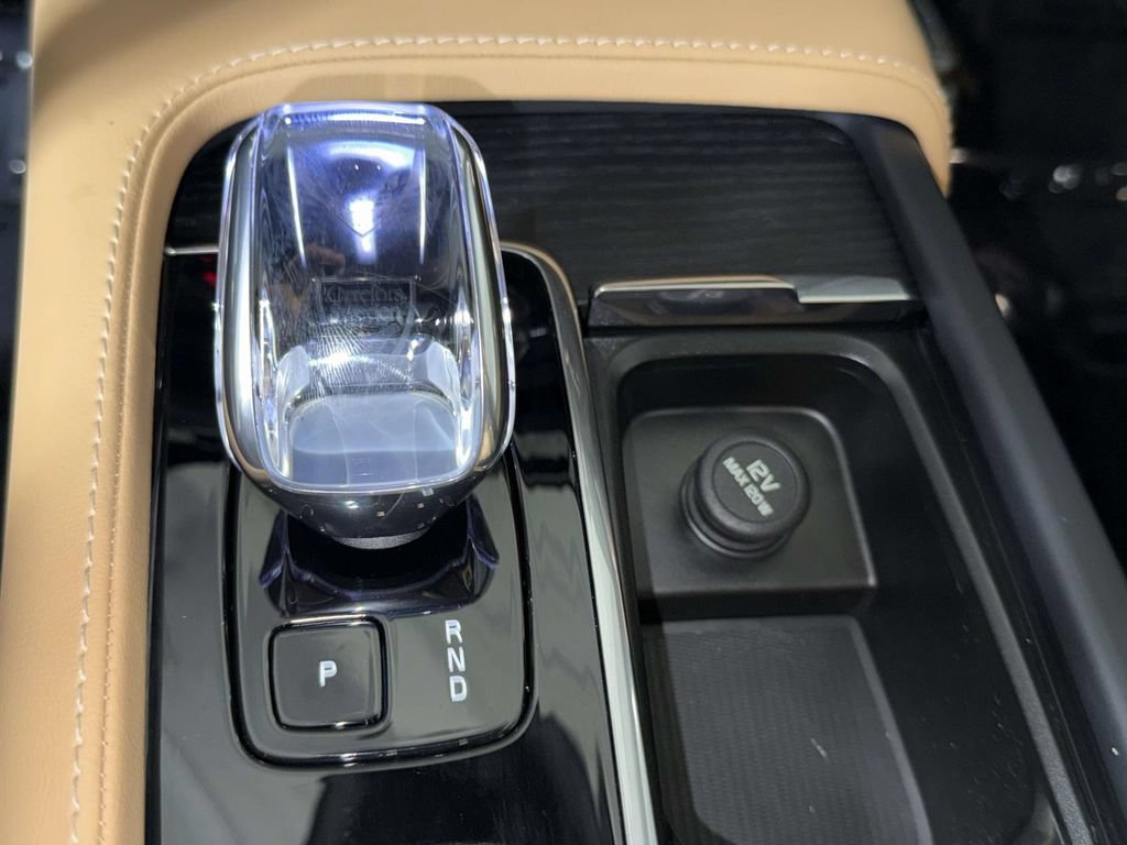 Used 2025 Volvo XC90 B6 Ultra AWD/4WD image 24