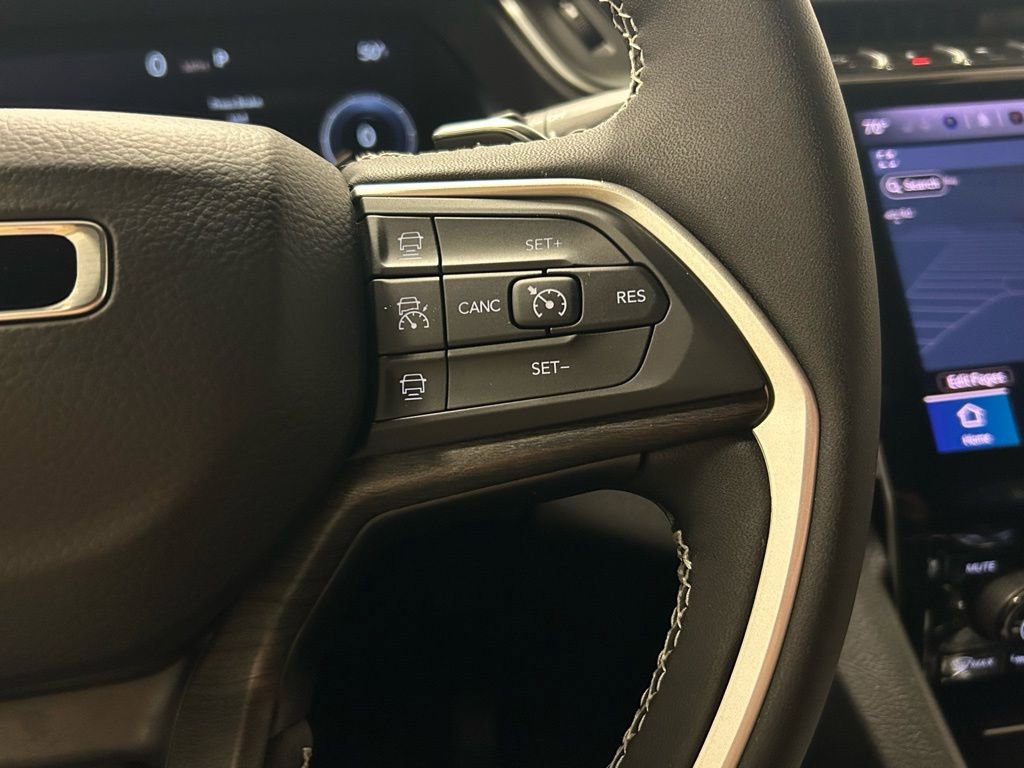 New 2025 Jeep Grand Cherokee Limited w/ Black Appearance Package image 11