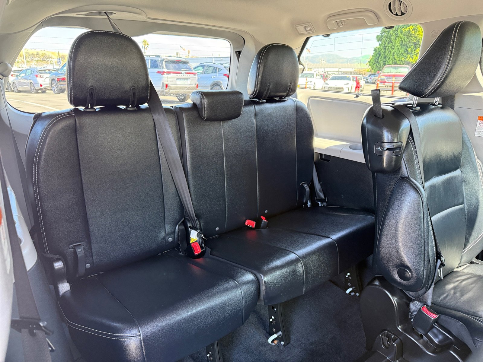 Used 2018 Toyota Sienna SE image 20