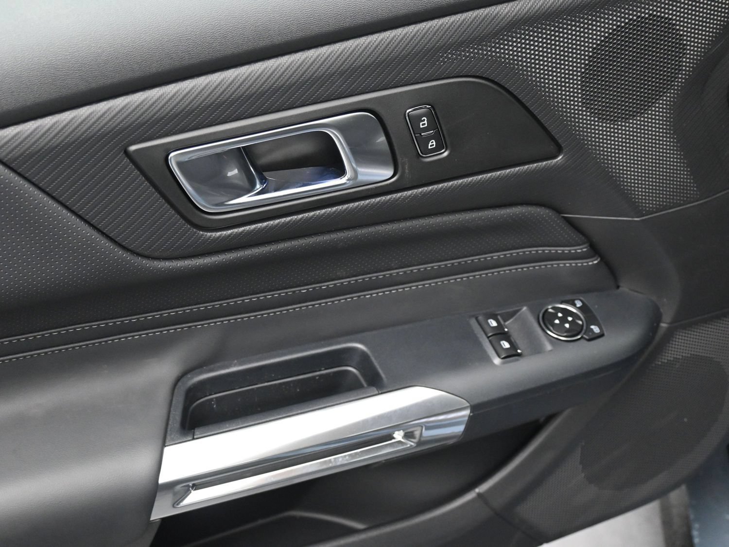 Used 2025 Ford Mustang GT Premium RWD image 8