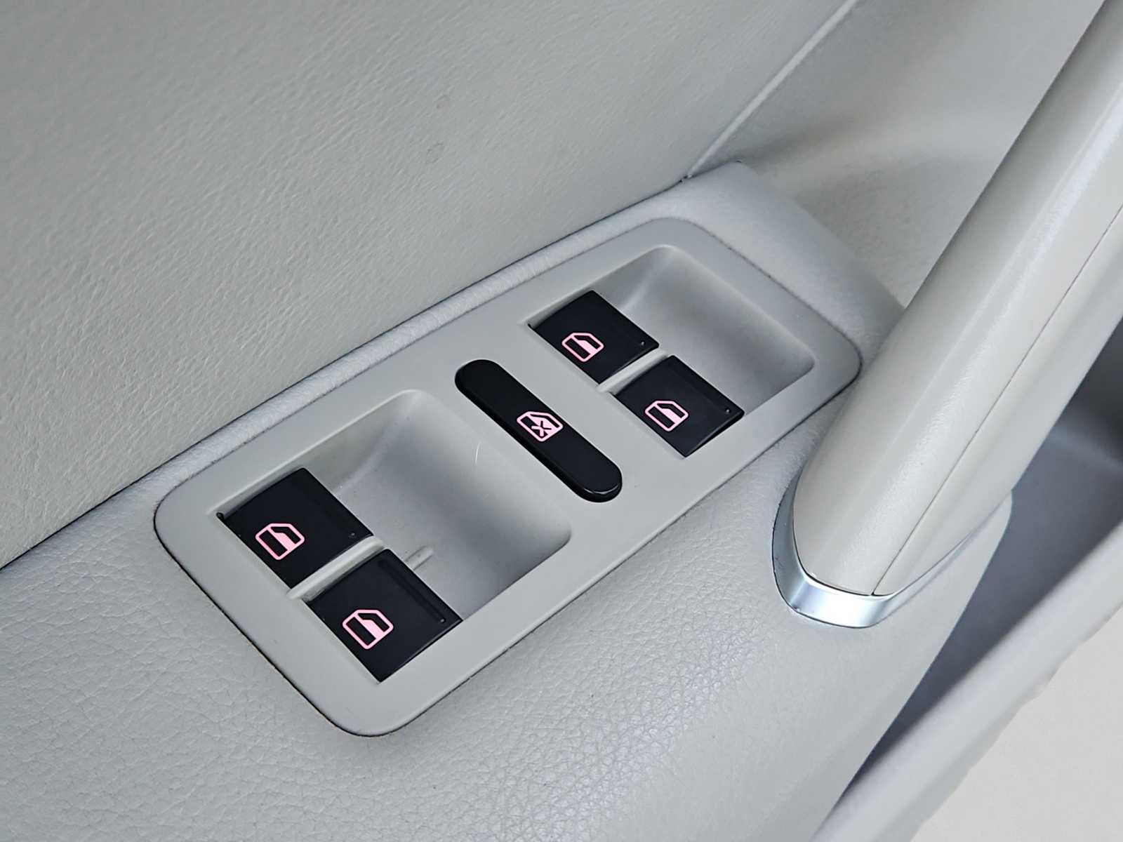 Used 2018 Volkswagen Passat 2.0T SE image 25