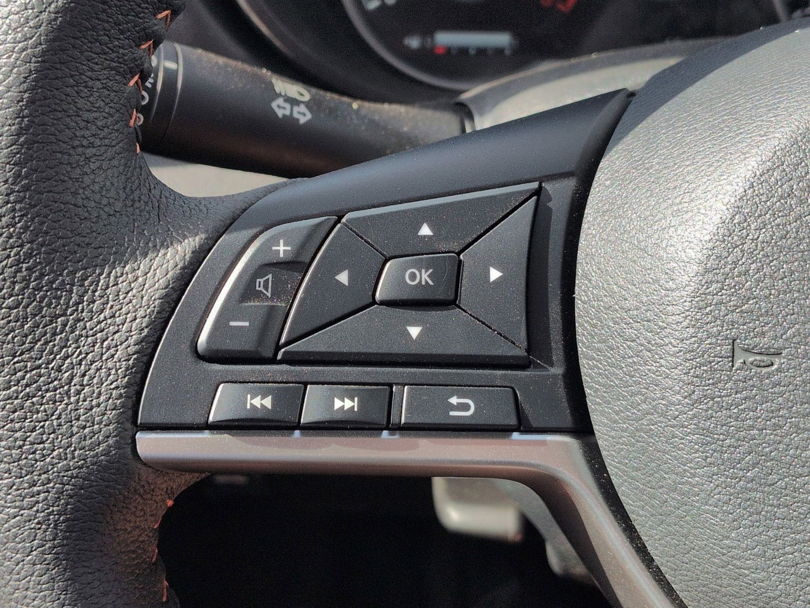 New 2025 Nissan Versa SR w/ Trunk Package image 14
