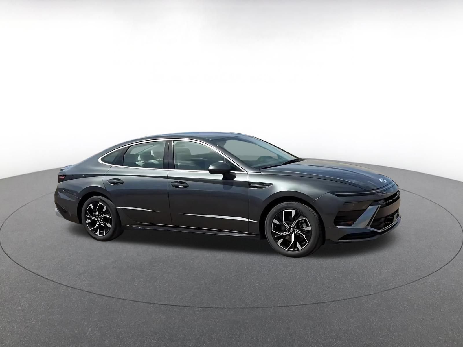 Used 2025 Hyundai Sonata SEL image 2