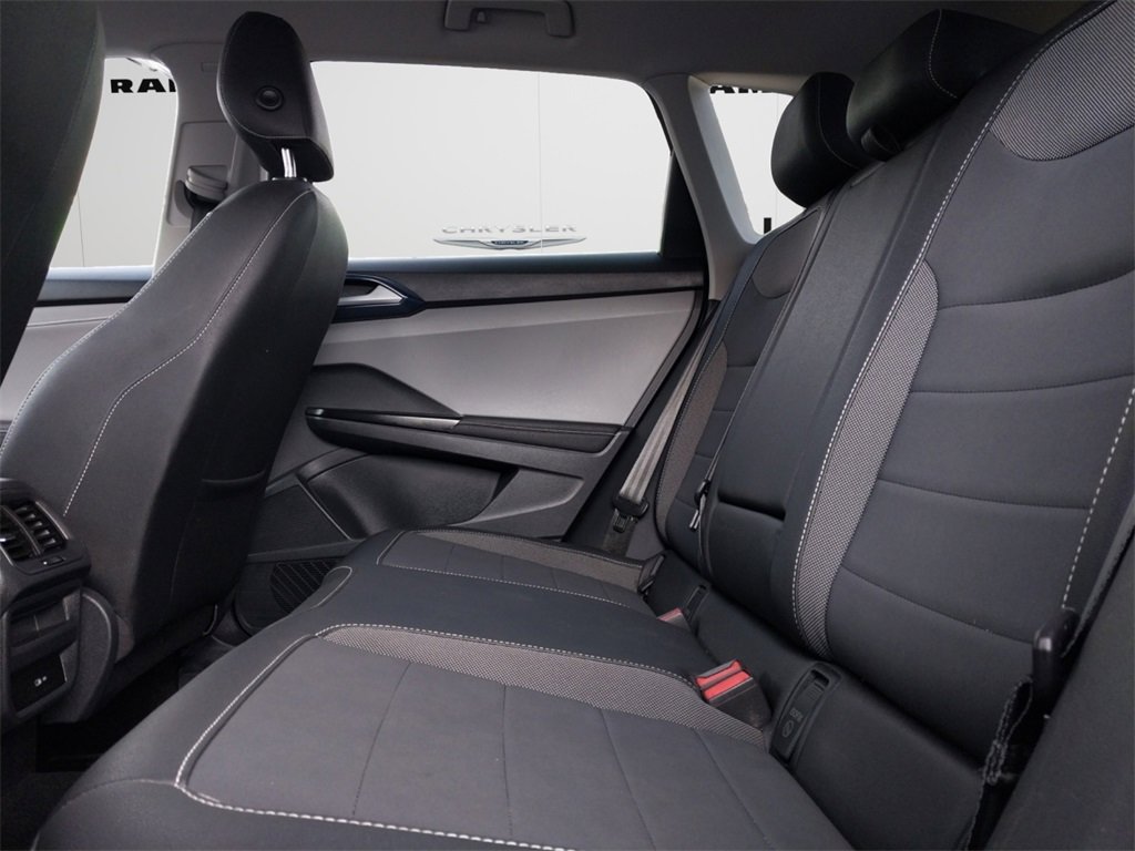 Used 2024 Volkswagen Taos SE w/ Black Wheel Package image 12