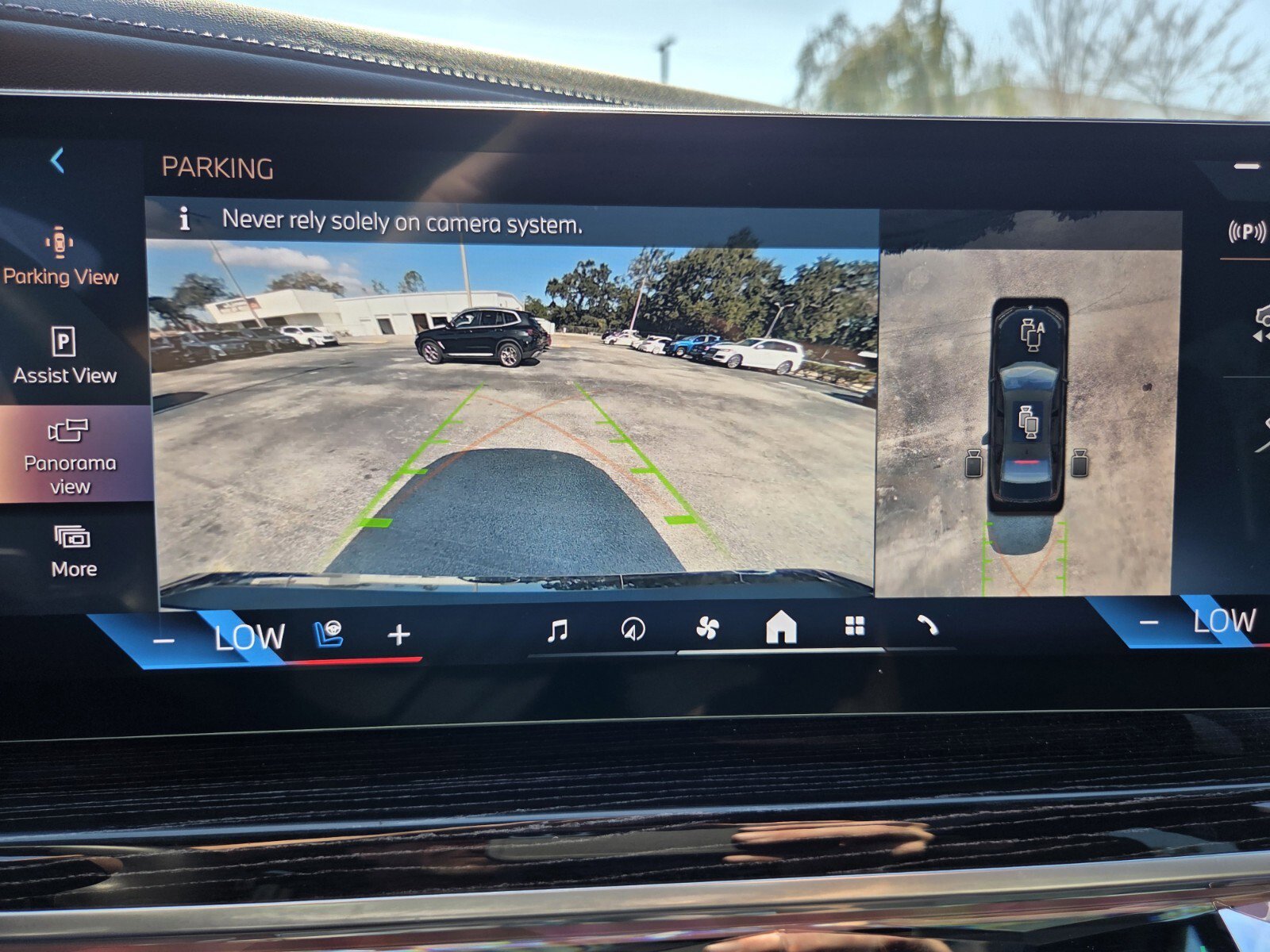 Used 2024 BMW 760i xDrive w/ Executive Package image 23