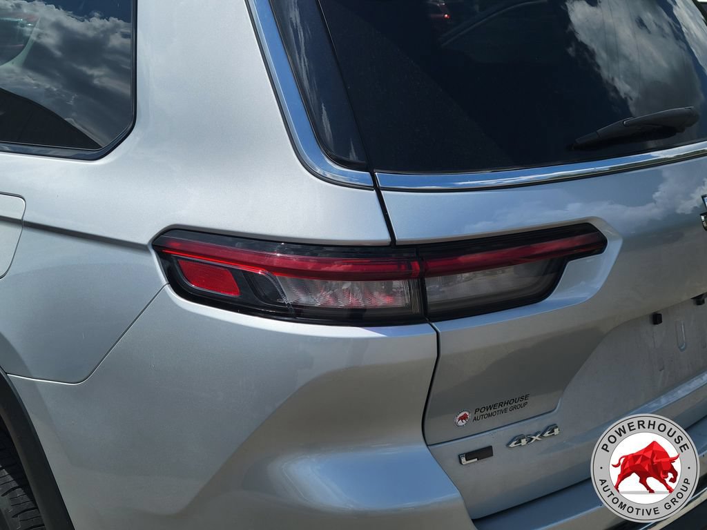 Used 2023 Jeep Grand Cherokee L Laredo AWD/4WD image 11