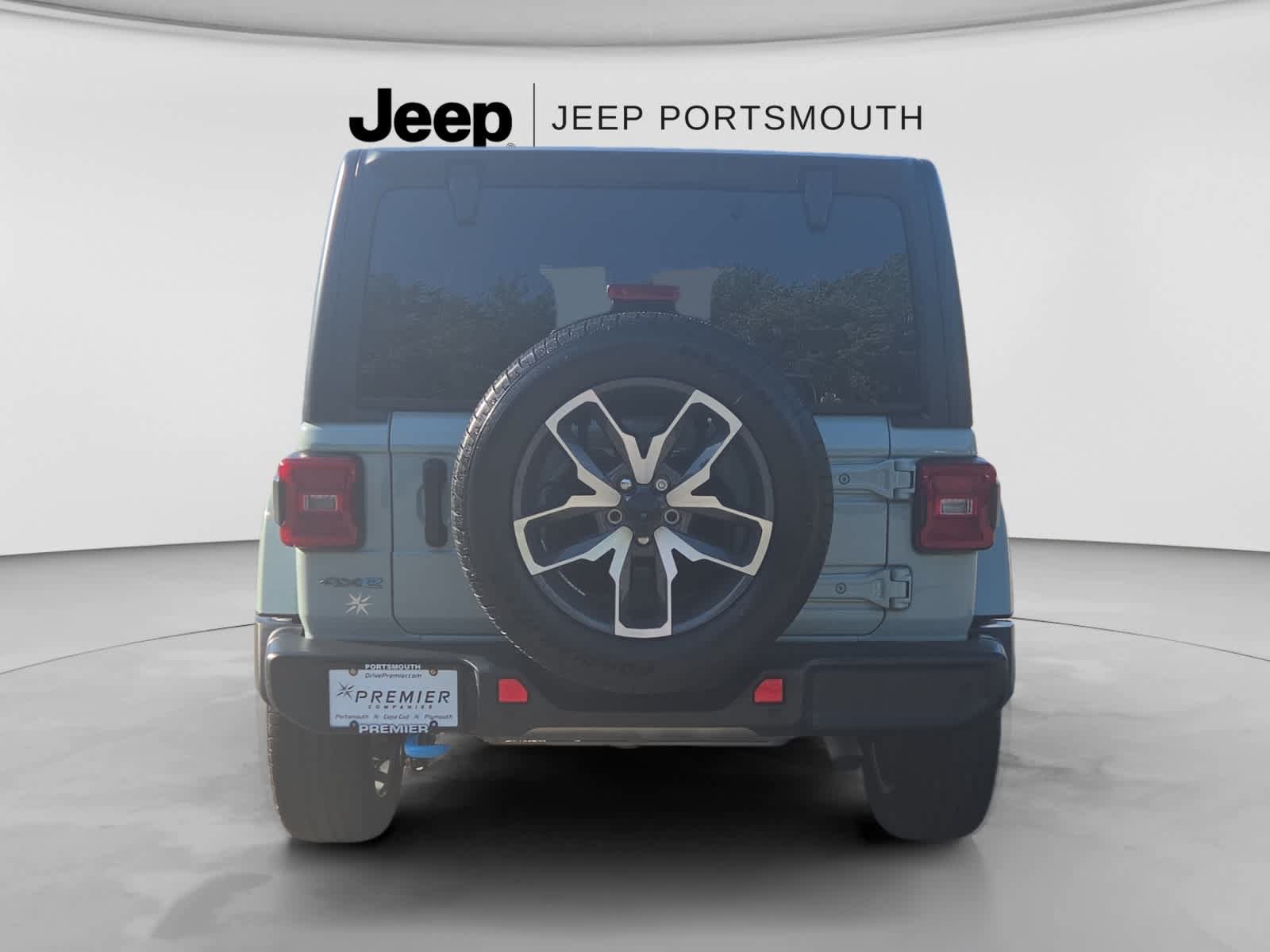 Used 2024 Jeep Wrangler Unlimited w/ Convenience Group AWD/4WD image 6