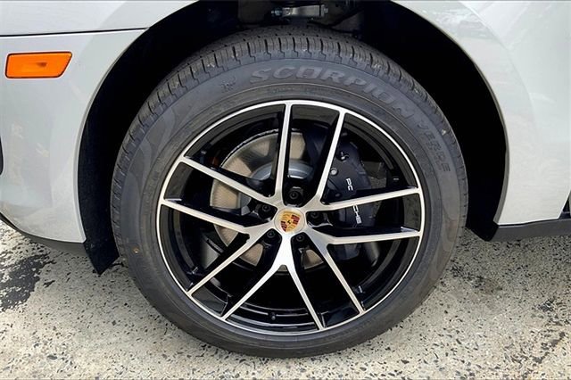 Certified 2026 Porsche Macan image 15