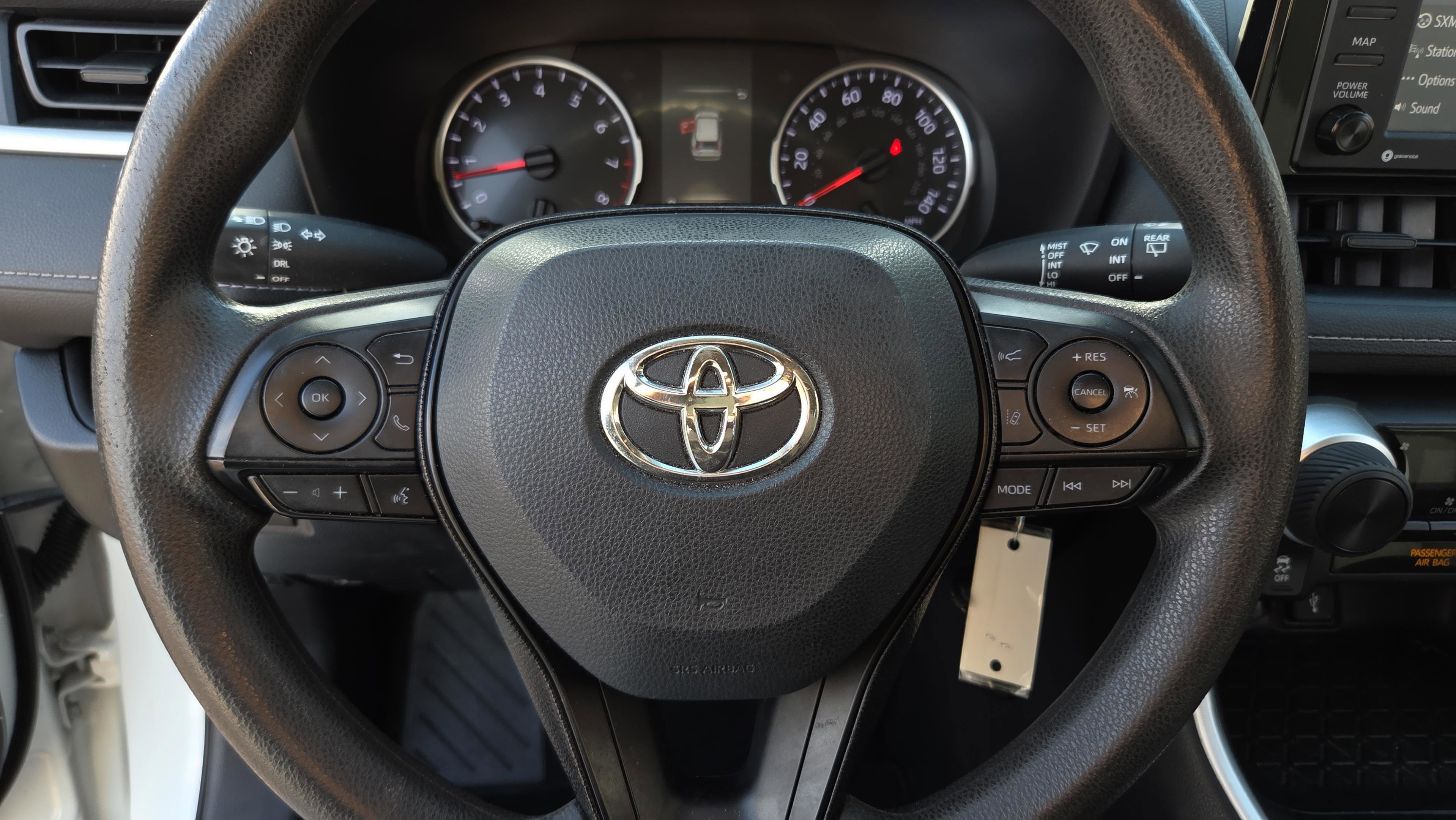 Used 2020 Toyota RAV4 LE image 28