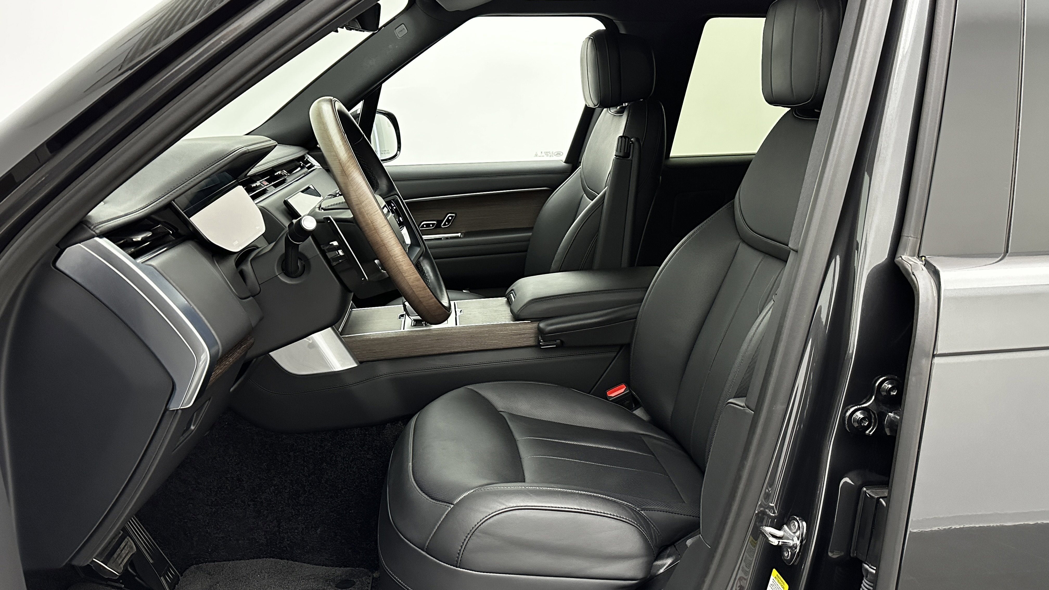 Used 2025 Land Rover Range Rover Long Wheelbase SE image 17