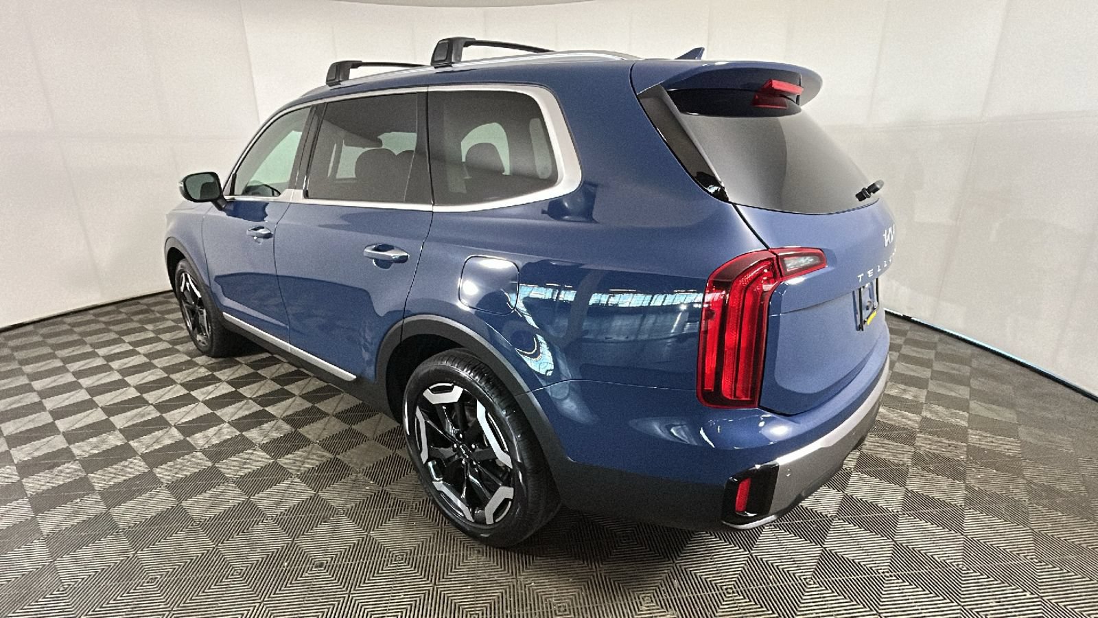 Used 2024 Kia Telluride S AWD/4WD image 5