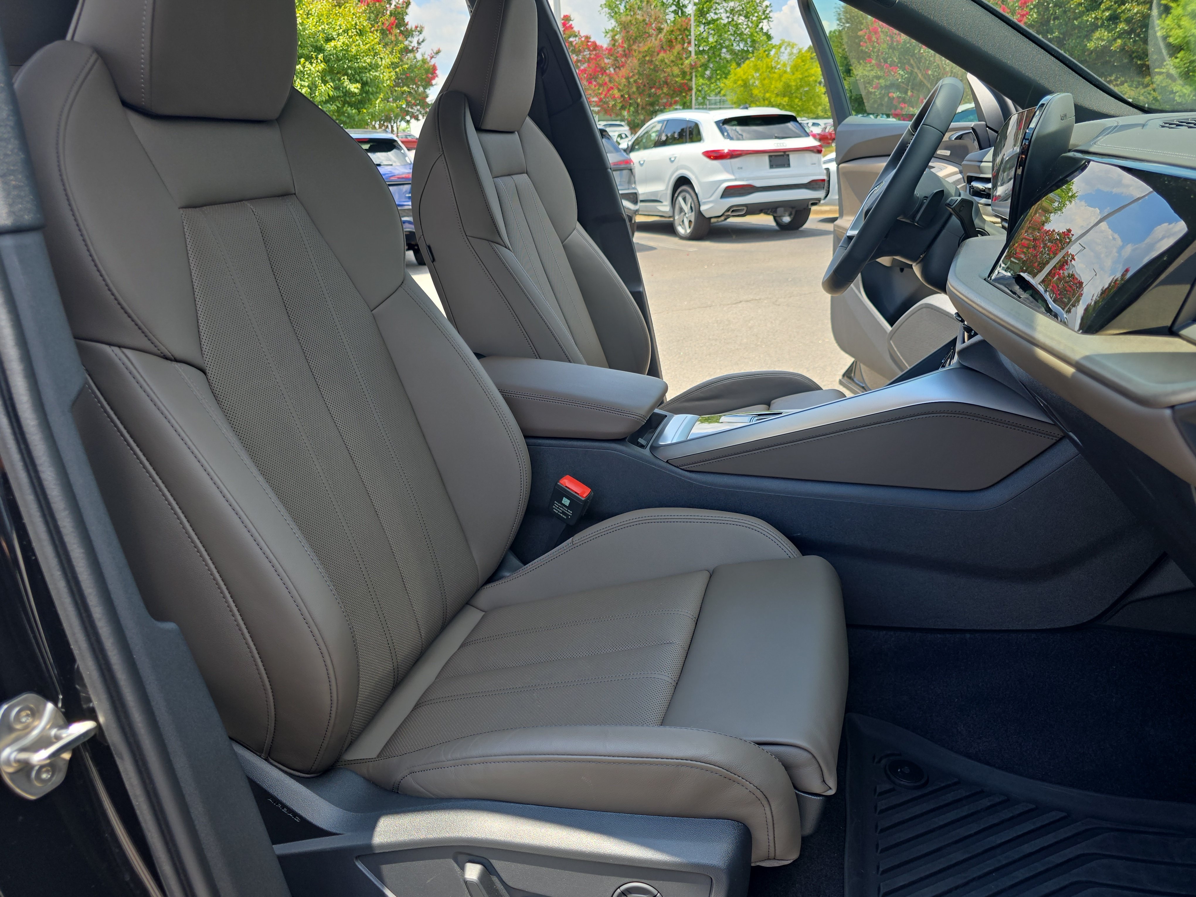 Used 2025 Audi Q5 Premium w/ Premium Plus AWD/4WD image 10