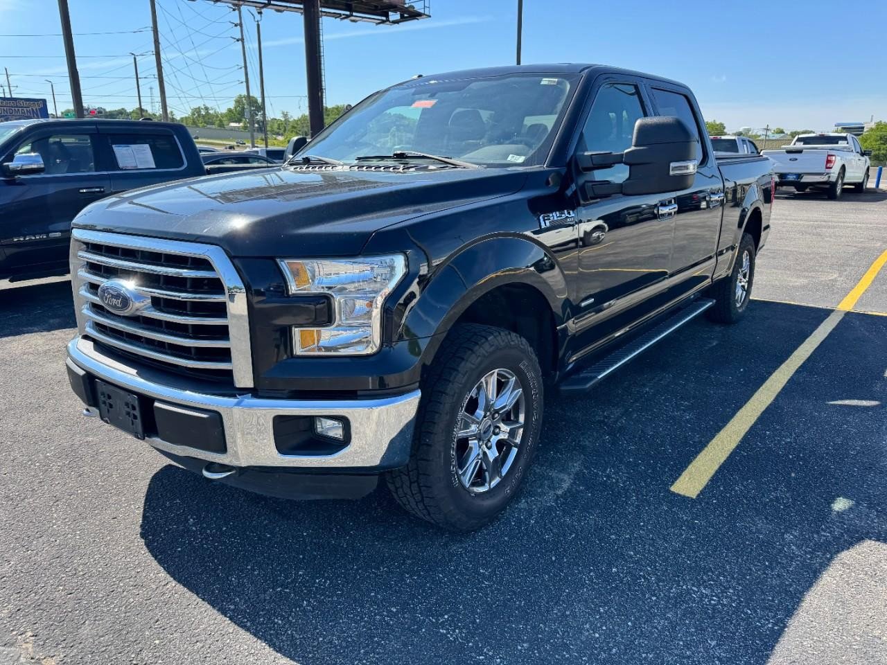 Used 2016 Ford F150 XLT w/ Equipment Group 302A Luxury AWD/4WD image 4