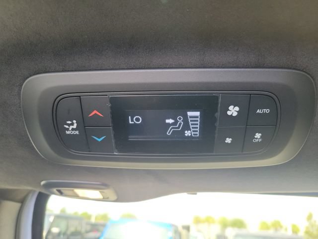 New 2027 Chrysler Pacifica Pinnacle w/ Theater Group FWD image 10