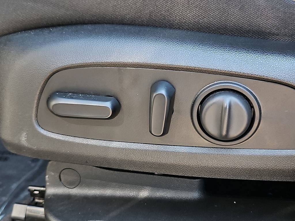 Used 2021 Chevrolet Equinox LT FWD image 27
