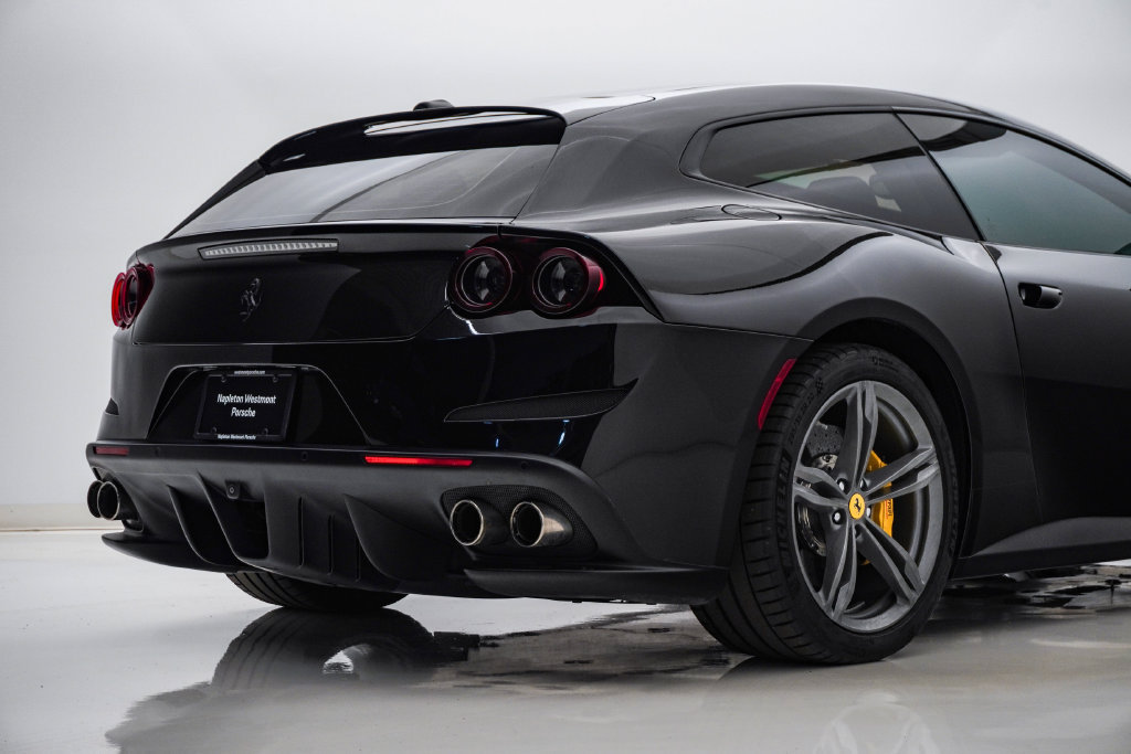 Used 2018 Ferrari GTC4Lusso AWD/4WD image 12