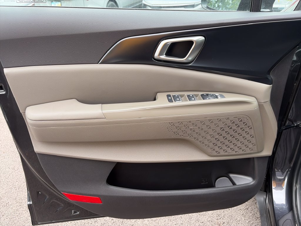 New 2027 Kia Carnival FWD image 15