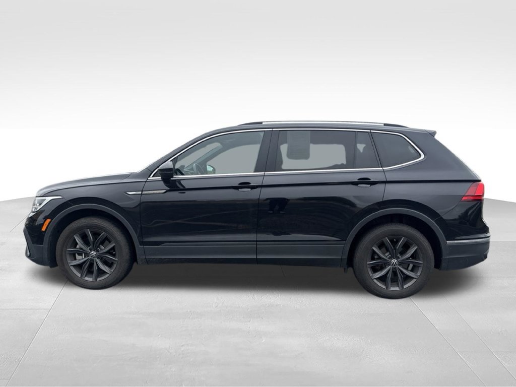 Used 2024 Volkswagen Tiguan SE w/ Panoramic Sunroof Package AWD/4WD image 8