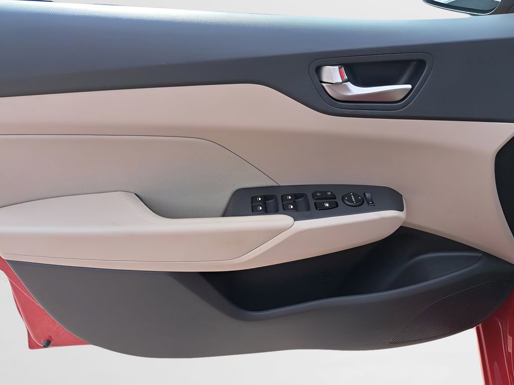 Used 2022 Hyundai Accent SEL image 13