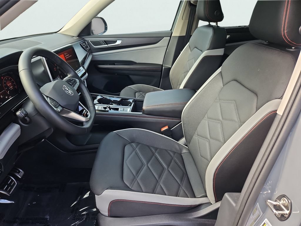 Used 2026 Volkswagen Atlas Peak Edition AWD/4WD image 34