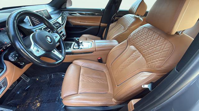 Used 2021 BMW 750i xDrive w/ Luxury Rear Seating Package AWD/4WD image 14