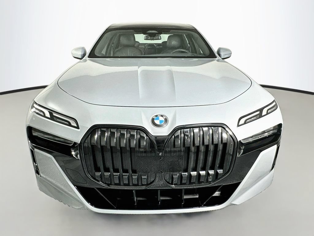 Used 2023 BMW 740i w/ Parking Assistance Package RWD image 6