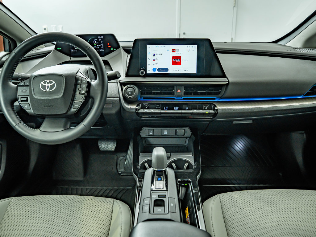 Used 2024 Toyota Prius XLE FWD image 31