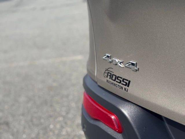 Used 2016 Jeep Cherokee Latitude AWD/4WD image 9