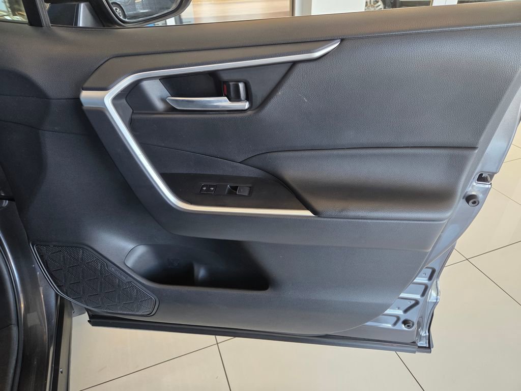 Used 2025 Toyota RAV4 XLE image 21