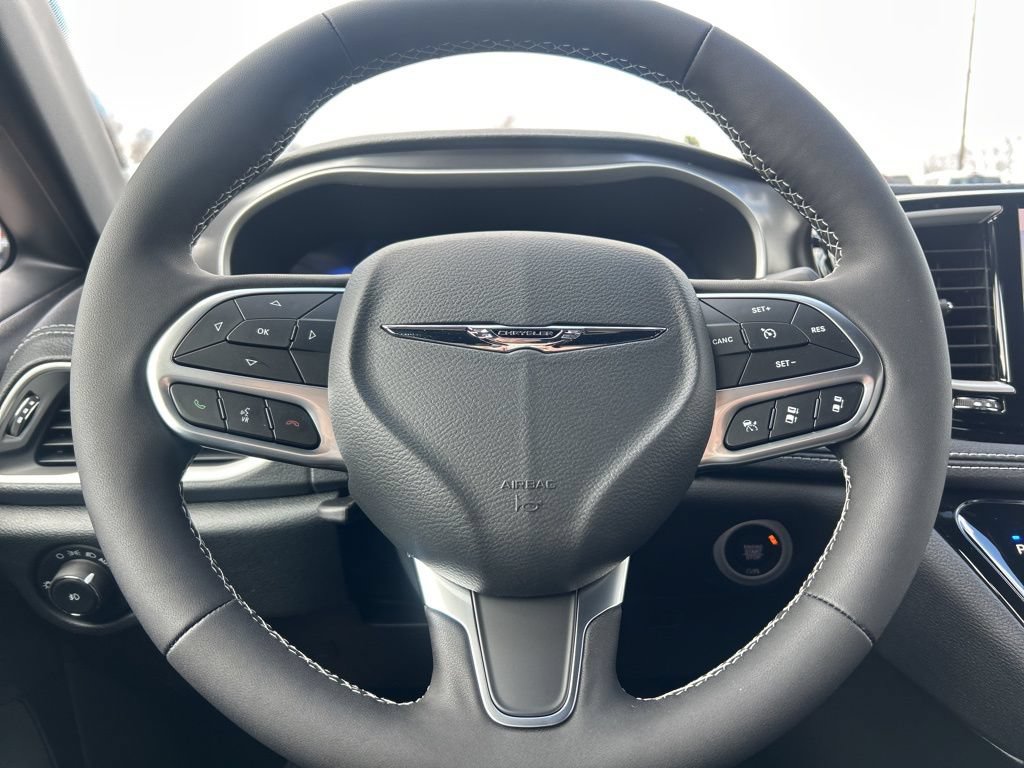 New 2026 Chrysler Pacifica Select FWD image 11